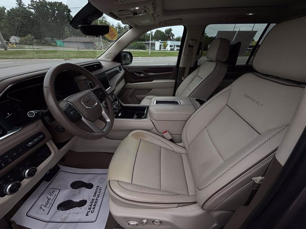 Used 2021 GMC Yukon XL Denali w/ Denali Ultimate Package AWD/4WD image 32