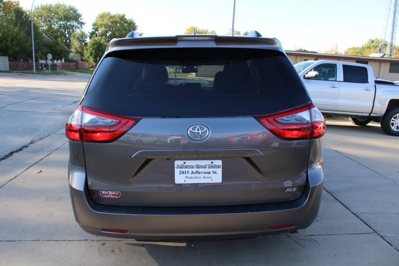 Used 2020 Toyota Sienna XLE FWD image 4