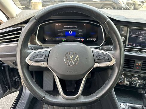 Used 2024 Volkswagen Jetta SE FWD image 16