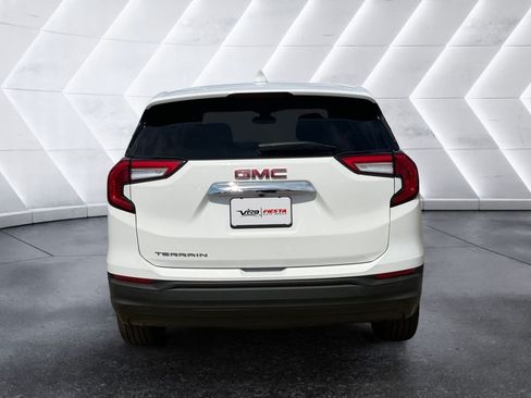 Used 2024 GMC Terrain SLE FWD image 5