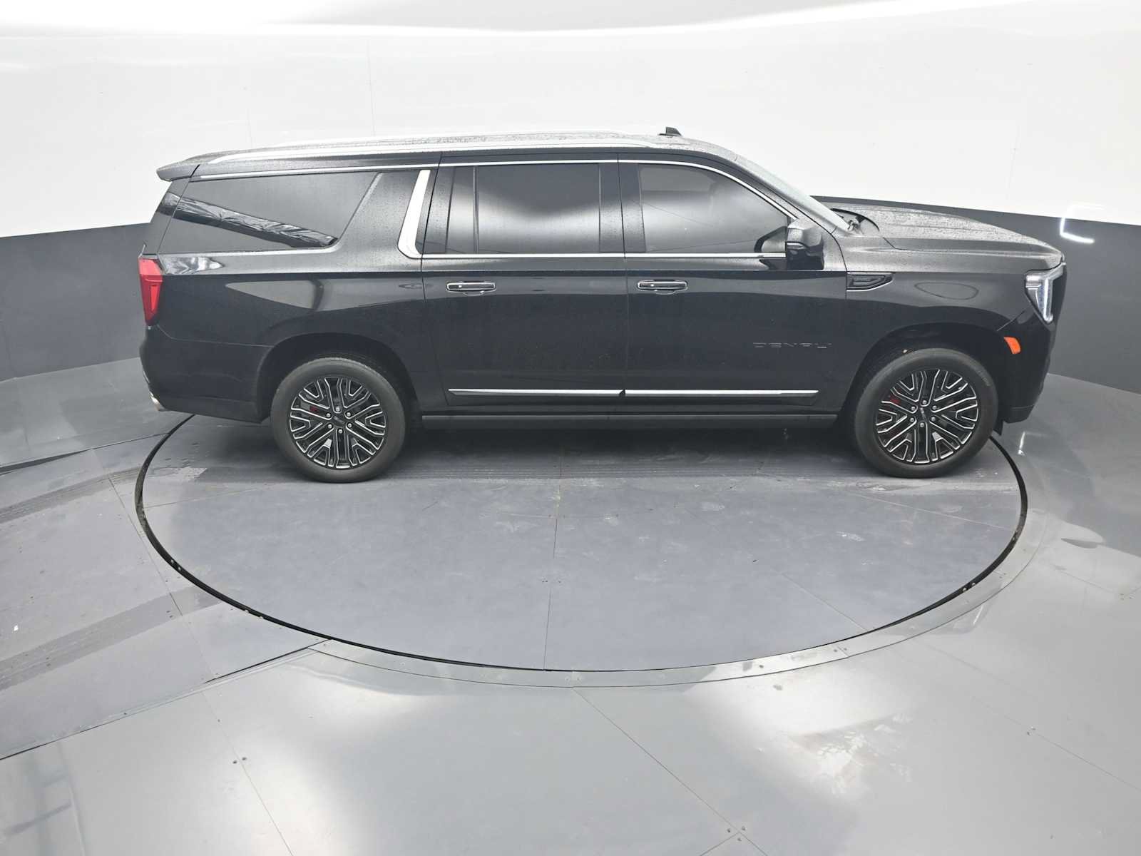Used 2023 GMC Yukon XL Denali Ultimate AWD/4WD image 51