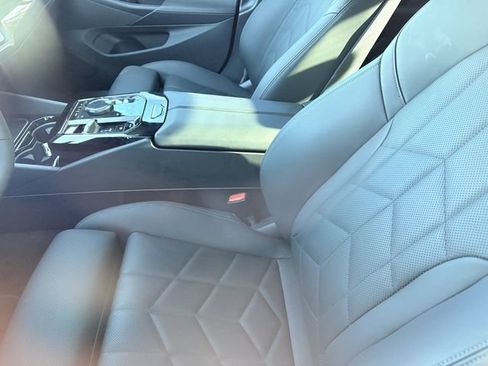 Used 2026 BMW i5 eDrive40 w/ Premium Package RWD image 10