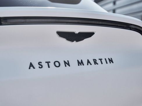 Used 2025 Aston Martin DBX 707 image 12