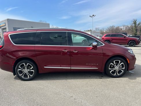 Used 2021 Chrysler Pacifica Pinnacle image 4