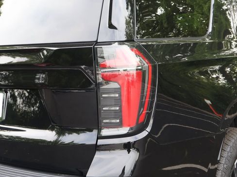 Used 2025 Chevrolet Tahoe Z71 AWD/4WD image 10
