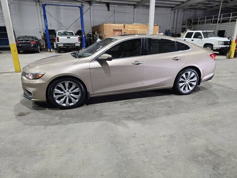 Used 2018 Chevrolet Malibu Premier w/ Premier Sun and Wheel Package FWD image 4
