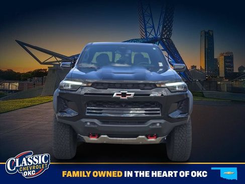 Used 2025 Chevrolet Colorado ZR2 w/ Technology Package AWD/4WD image 2