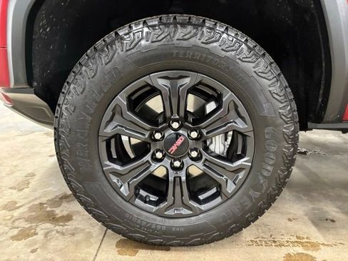 Used 2025 GMC Canyon Elevation w/ Convenience Package RWD image 9