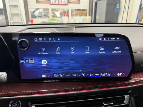 Used 2024 Chevrolet Traverse RS image 32