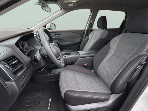 Used 2023 Nissan Rogue SV image 14