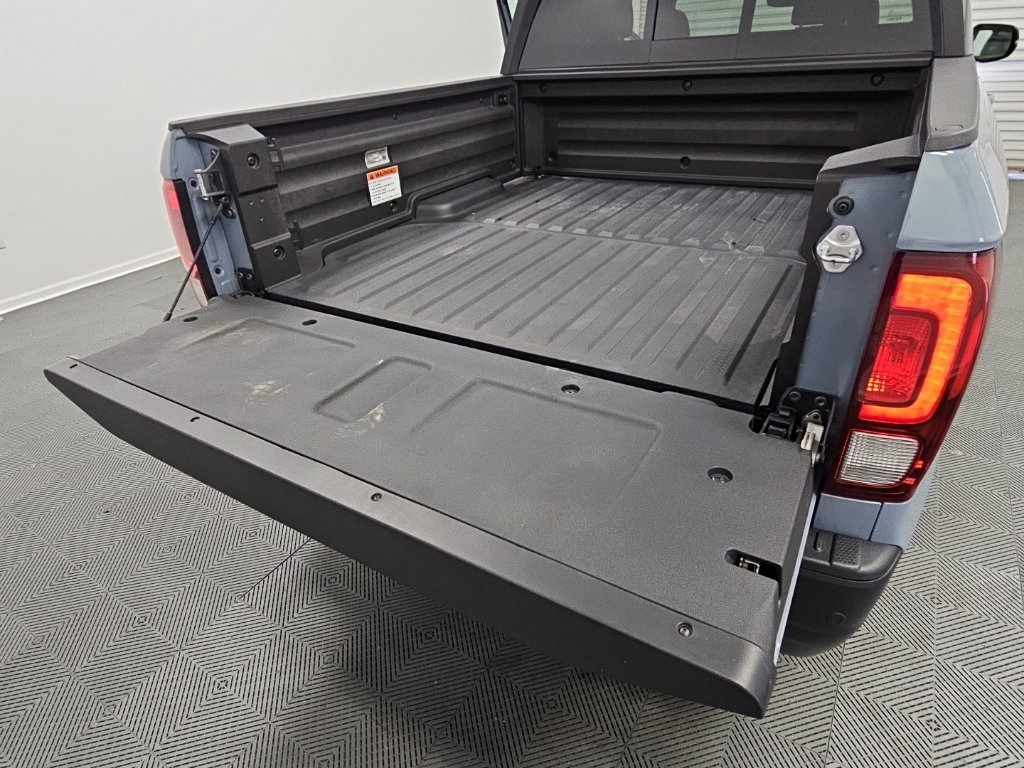 Used 2025 Honda Ridgeline Black Edition image 36