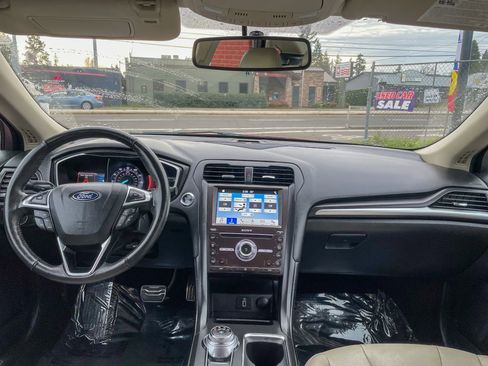 Used 2018 Ford Fusion Titanium image 3