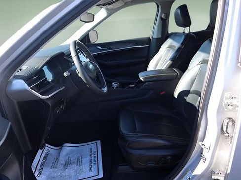 Used 2022 Jeep Grand Cherokee Limited 4xe image 11