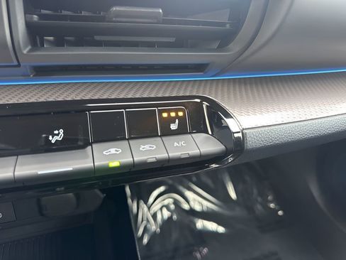 Used 2025 Toyota Prius XLE image 20