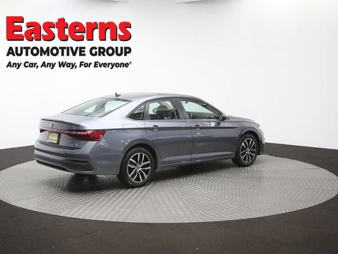 Used 2025 Volkswagen Jetta SE FWD image 40