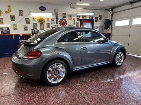Used 2018 Volkswagen Beetle 2.0T SE FWD image 3