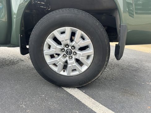 Used 2022 Nissan Frontier SV w/ Technology Package RWD image 6