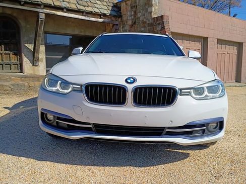 Used 2017 BMW 330i xDrive Wagon image 3