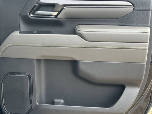 Used 2024 Chevrolet Silverado 2500 ZR2 w/ Technology Package image 16