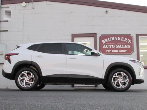 Used 2024 Chevrolet Trax LS w/ LS Convenience Package image 7