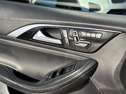 Used 2017 INFINITI QX30 Premium w/ Navigation Package image 15