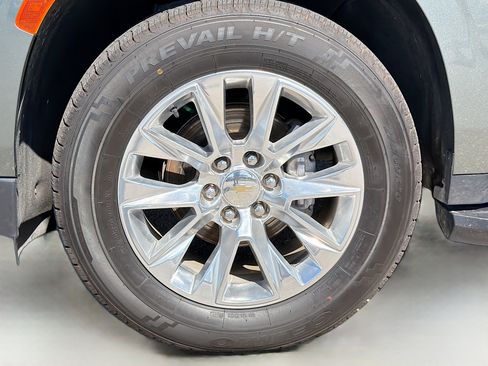 Used 2023 Chevrolet Suburban Premier image 40