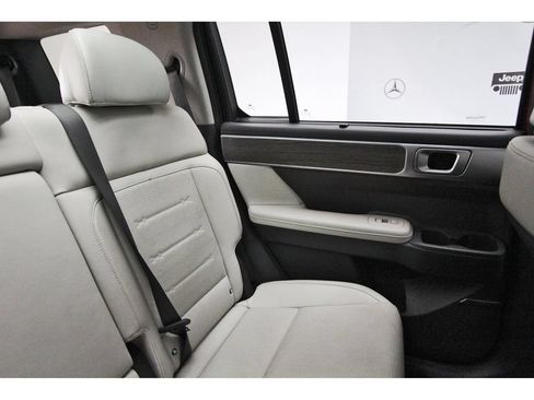 Used 2025 Hyundai Santa Fe Limited FWD image 10