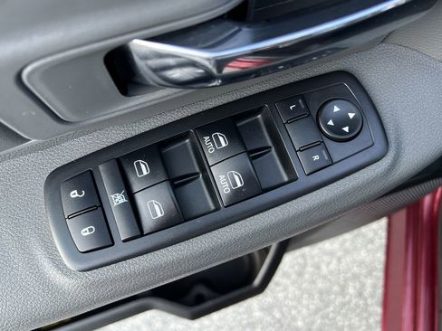 Used 2019 RAM 1500 Classic SLT image 17