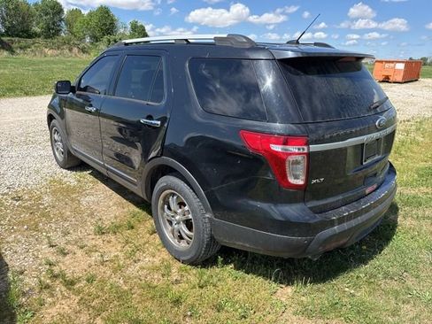 Used 2013 Ford Explorer XLT FWD image 2