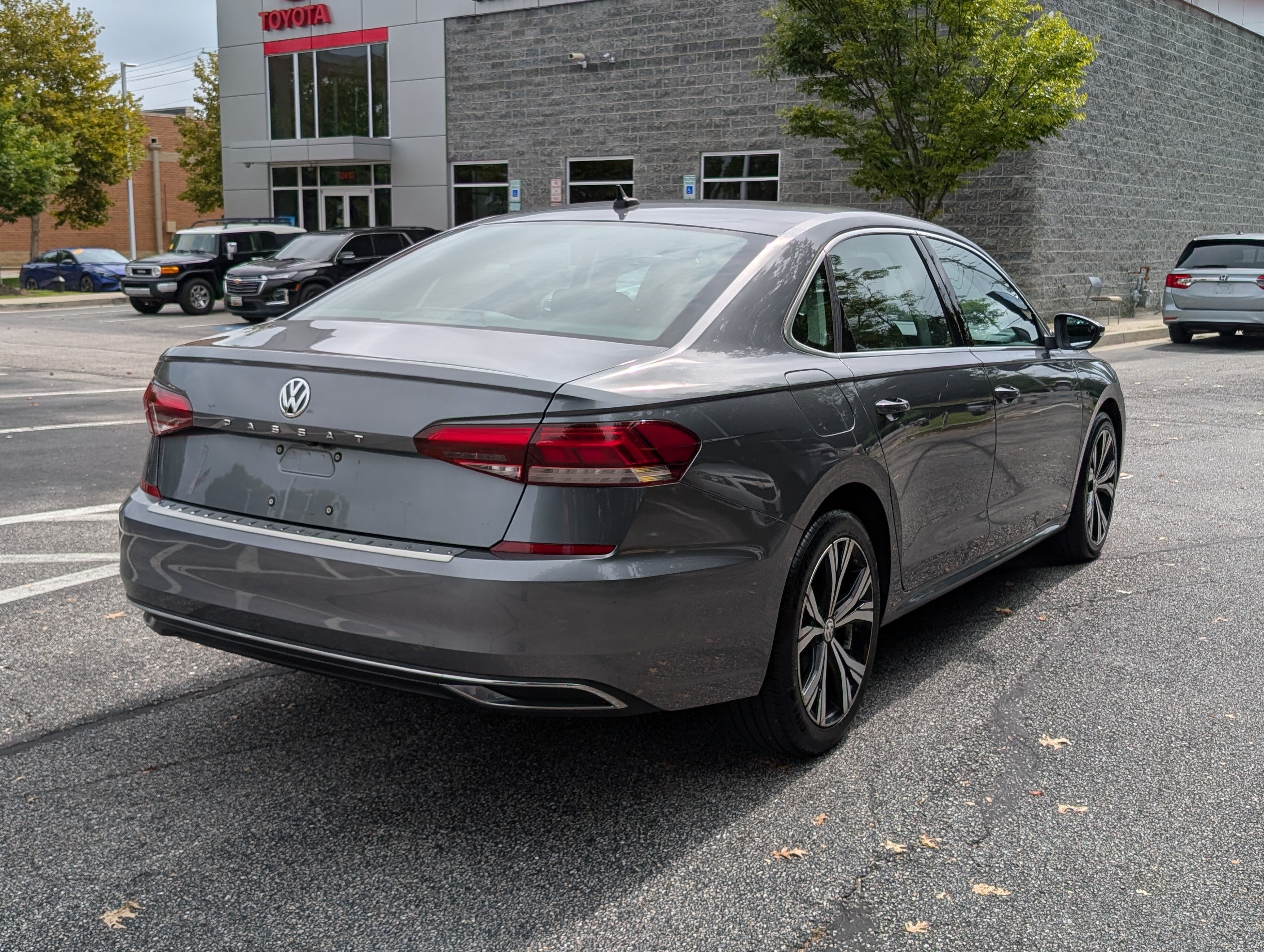 Used 2022 Volkswagen Passat 2.0T SE FWD image 3