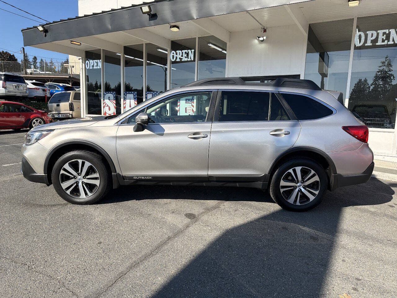 Used 2018 Subaru Outback 2.5i Limited AWD/4WD image 3