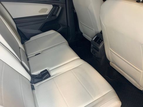 Used 2018 Volkswagen Tiguan SE w/ Panoramic Sunroof Package AWD/4WD image 22