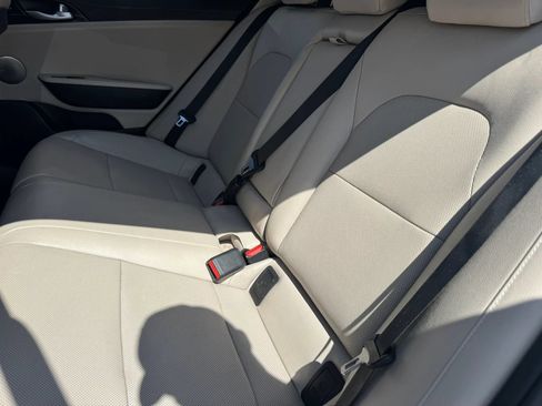 Used 2018 Kia Stinger Premium RWD image 28