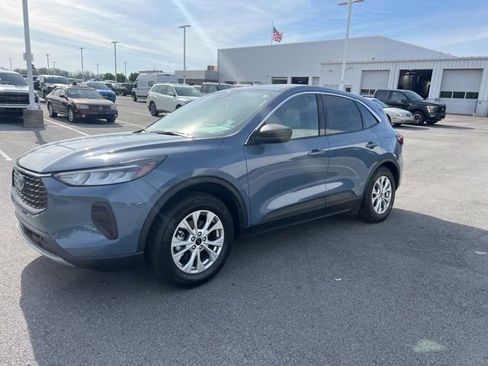 Used 2023 Ford Escape Active w/ Cold Weather Package FWD image 3