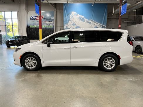 New 2026 Chrysler Voyager LX image 2