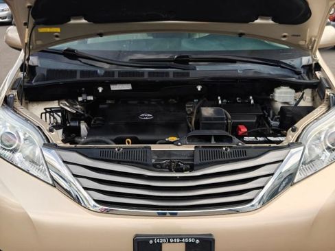 Used 2011 Toyota Sienna XLE w/ XLE Navigation Pkg FWD image 17