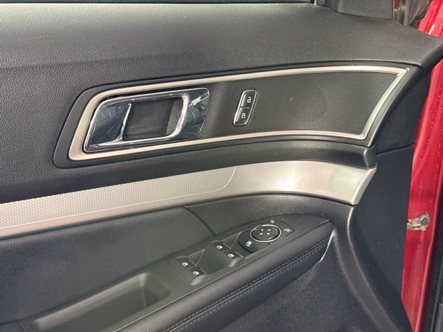 Used 2017 Ford Explorer XLT w/ Equipment Group 202A FWD image 14
