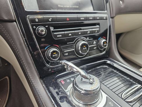 Used 2014 Jaguar XJ L Portfolio image 21