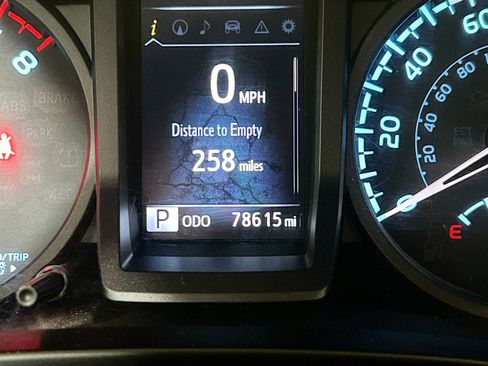 Used 2016 Toyota Tacoma TRD Sport image 8