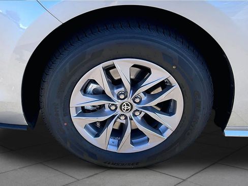 Used 2021 Toyota Sienna XLE FWD image 10