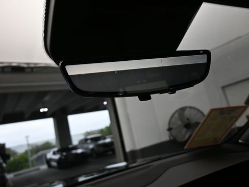 Used 2025 Cadillac Escalade ESV Sport w/ Touring Package image 39