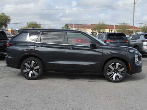 New 2026 Mitsubishi Outlander SE FWD image 2