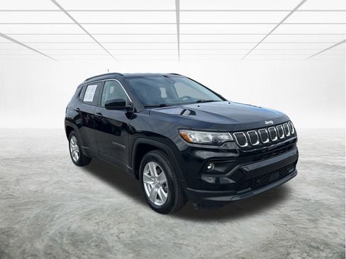 Certified 2022 Jeep Compass Latitude image 2