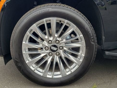 Used 2025 Cadillac Escalade ESV Premium Luxury image 33