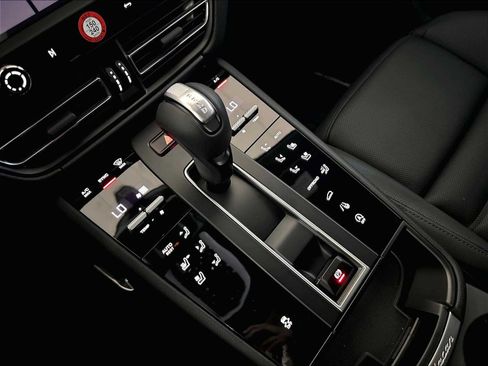 New 2026 Porsche Macan AWD/4WD image 18