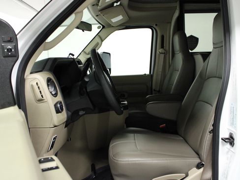 Used 2023 Ford E-450 and Econoline 450 Super Duty w/ Motorhome Prep Package RWD image 10