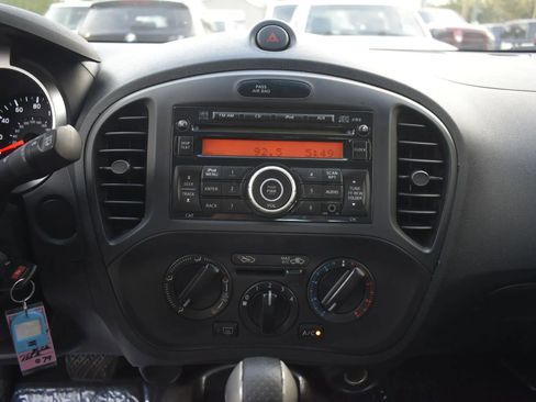 Used 2011 Nissan Juke S image 24