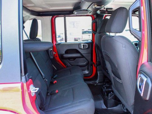 Used 2020 Jeep Wrangler Unlimited Sahara AWD/4WD image 17