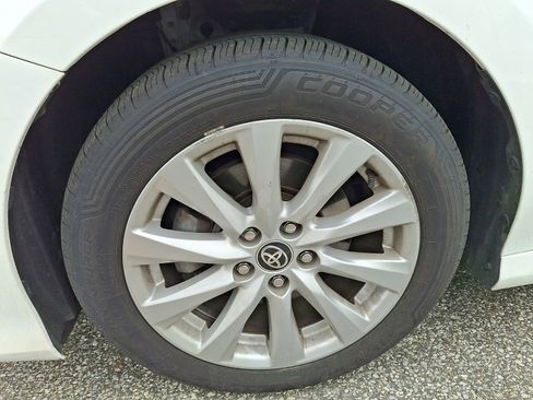 Certified 2020 Toyota Camry LE FWD image 4