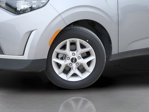 Used 2025 Kia Soul LX FWD image 35